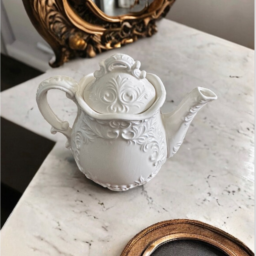 Lovely Vintage Napcoware Provincial Teapot/Lid